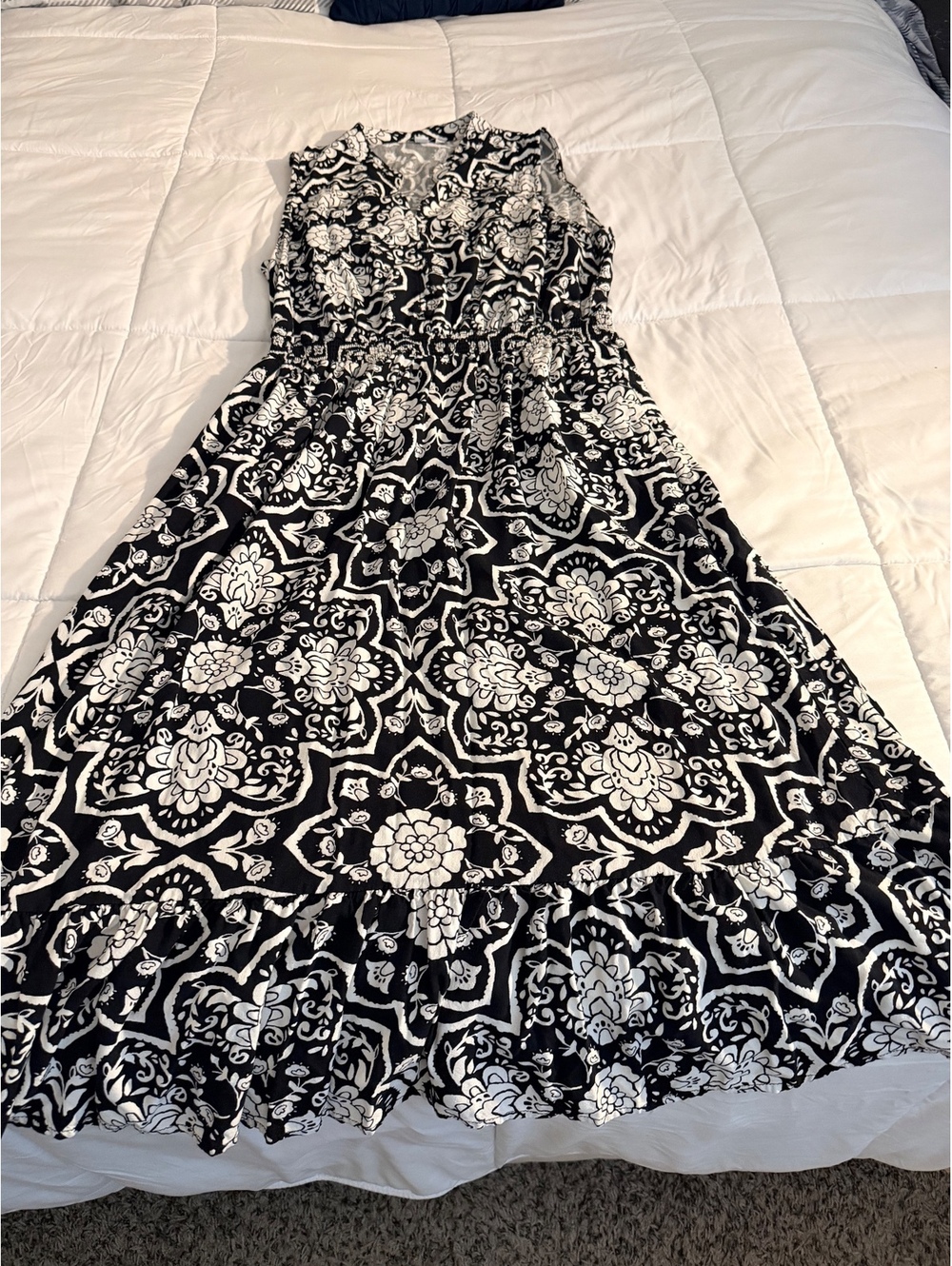 Croft & Barrow Black and White Sleeveless Midi Dress Size L